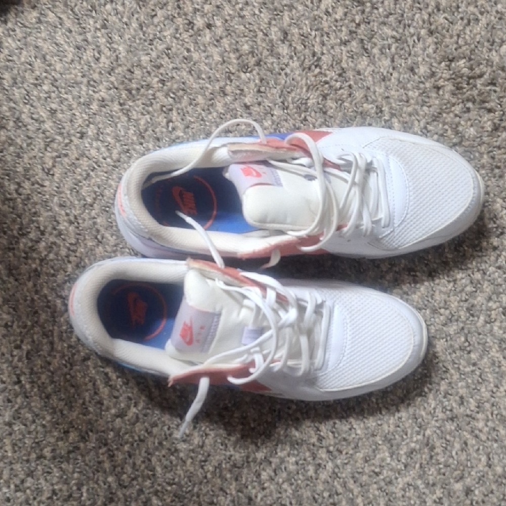 Nike White and Pink Air Max 180